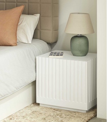 Mesita de noche de madera DORIC Blanca